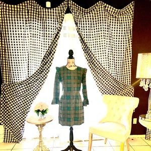 Woman’s plaid long sleeve dress form fitting NWT